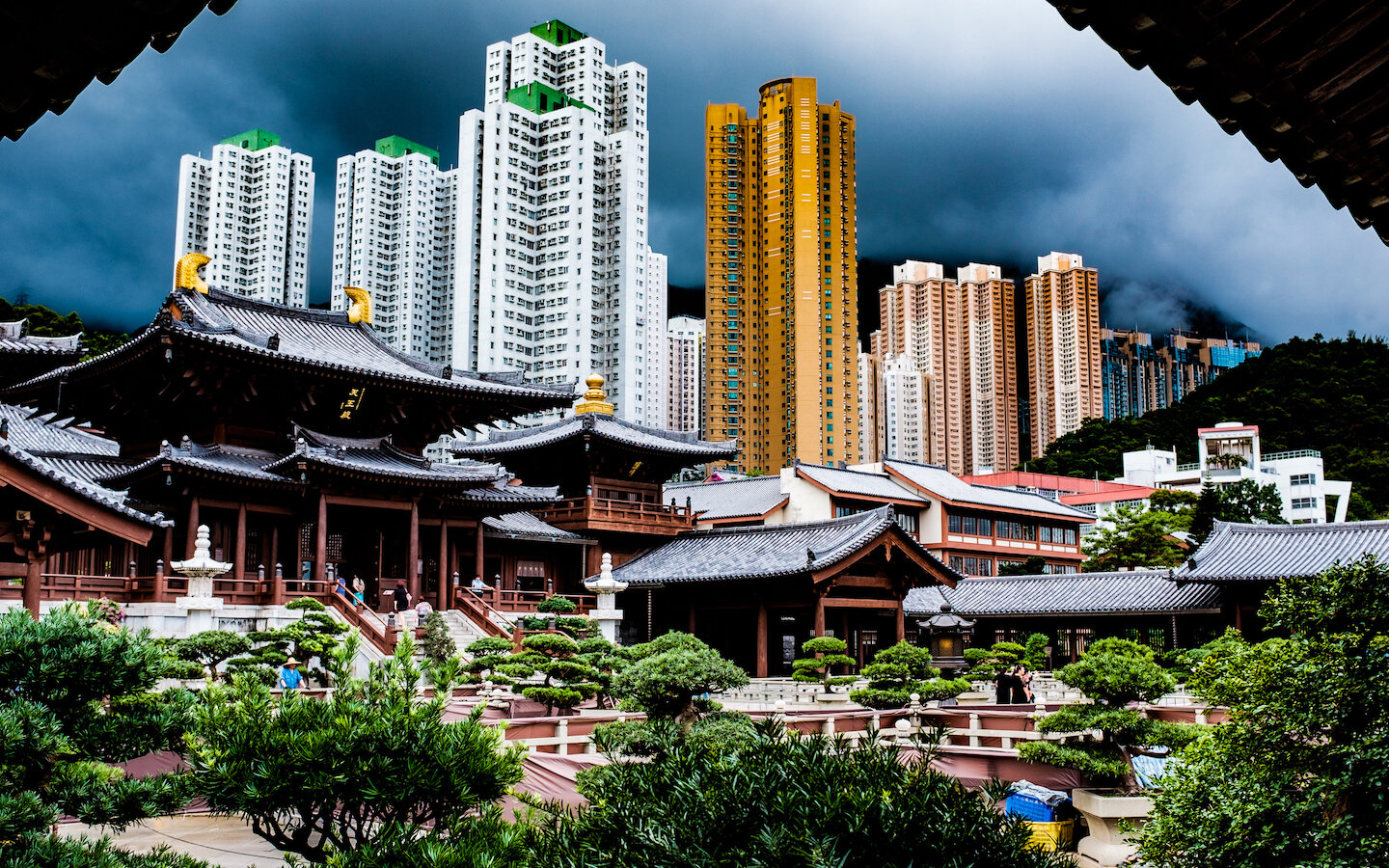 Make a free visit to the Chi Lin Nunnery.